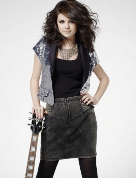 213986_2selena s gytarou.jpg