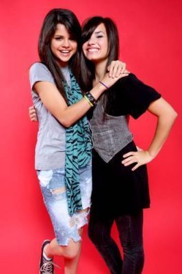 Demi-Selena-demi-lovato-or-selena-gomez-2458469-266-400.jpg